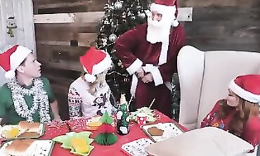 Christmas Surprise! Step-Stepsister's Super-fucking-hot Bounty to Her Step-mom & Father in Threeway