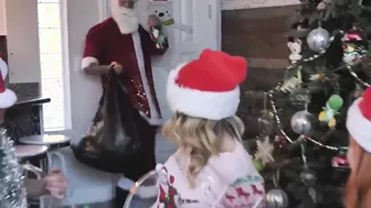 Christmas Surprise! Step-Stepsister's Super-fucking-hot Bounty to Her Step-mom & Father in Threeway