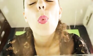 Giantess Julia V Earth is slurping diminutive fellow