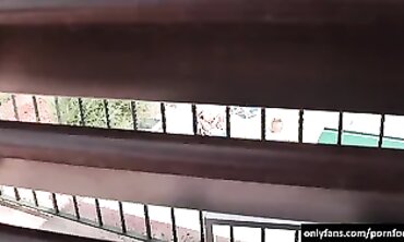 Camera stumbles while screwing her light-haired vulva with facehole into the sunbed
