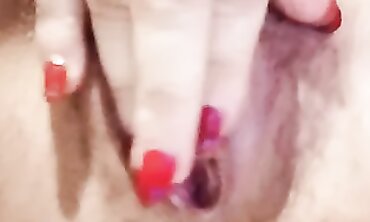 巨乳熟女自慰，水多，够骚，特别会玩的熟女