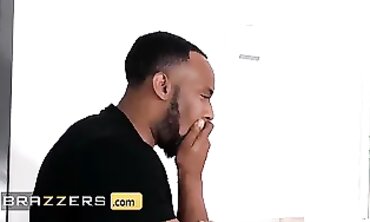 Fortunate Delivery Fellow With big black cock Has The Poked Of His
