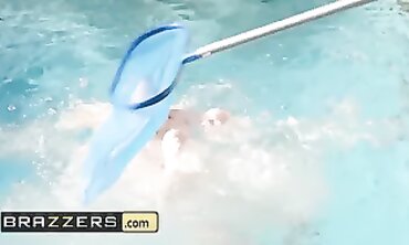 Brazzer's MILF Momma Lisa Anne Fucks Her Pool Boy In The Hot Sun