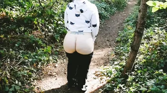 Exhibitionistic Mother Shows Off Her Luscious Bubble-Butt And Pussy In Public