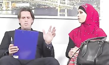 Dutch Attorney's Legal Thriller - Client Picks Up A Hot Islamic Babe