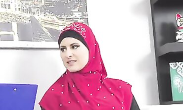 Dutch Attorney's Legal Thriller - Client Picks Up A Hot Islamic Babe