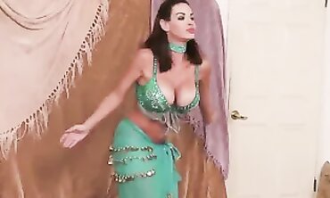 Alexis Taylor's Enchanting Eyes - A Sensual Journey Through India