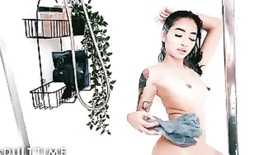 Jaw-Dropping Japanese Teen Masturbates Until Orgasm In Bathroom