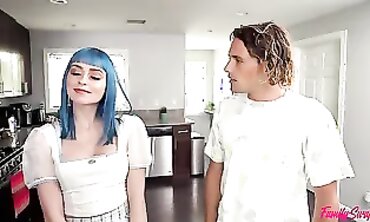 Hot MILF Gives Sex Advice to Teen Daughter's Boyfriend in Threesome