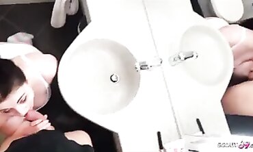 Step-Sister's Secret Crush - Creampie Surprise In Bathroom" (german)