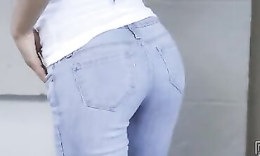 Hispanica's Hot Body Revealed in Sexy Dance Moves & Striptease