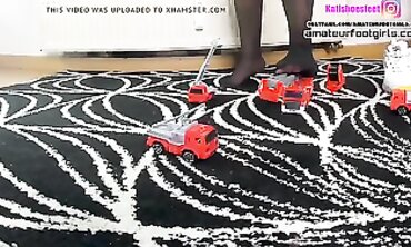Kinky Giantess Stomps Her Way to Fashion Victimhood - Feet Worship in Heels