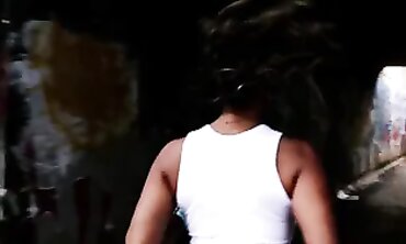 Sport Babe Shows Off Her Fitness Body in Public Gym