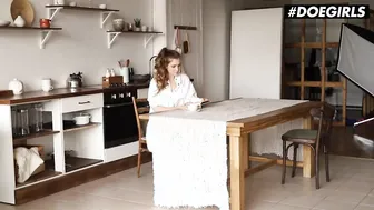 Hot Babe Masturbates on Her Beautiful Kitchen Countertop