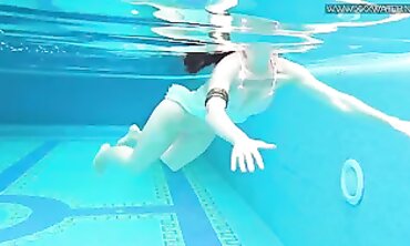 Sexy Teen Sensation - Poolside Nude Swimming Adventure with Lizzy Vogues