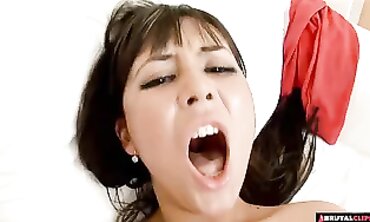 Hot MILF Gives Intense Anal Pleasure in Hardcore Fucking