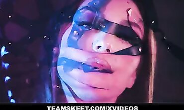 Vivian-Taylor's Sensual Dance - A Sexy Mix of Hip Hop & Afro Beats