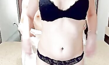 SweetiesParamour - Couple Sharing Intimate Moments On Live Cam