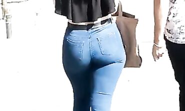 Denim Dolls - Curvy Girls in Jeans Fashion Show