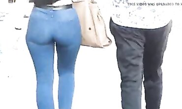 Denim Dolls - Curvy Girls in Jeans Fashion Show