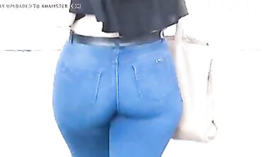 Denim Dolls - Curvy Girls in Jeans Fashion Show