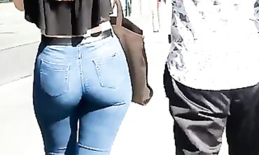 Denim Dolls - Curvy Girls in Jeans Fashion Show