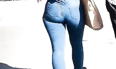 Denim Dolls - Curvy Girls in Jeans Fashion Show